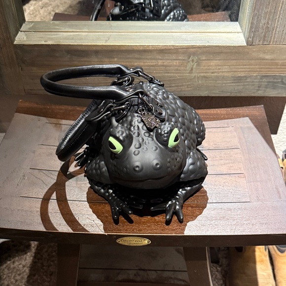 windy willow Handbags - Black Textured Frog Handbag